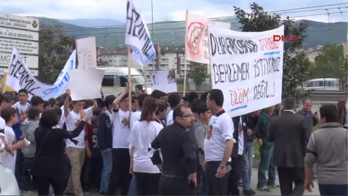 Otobüs Durağında Ölen Gençler İçin Eylem Yapıldı