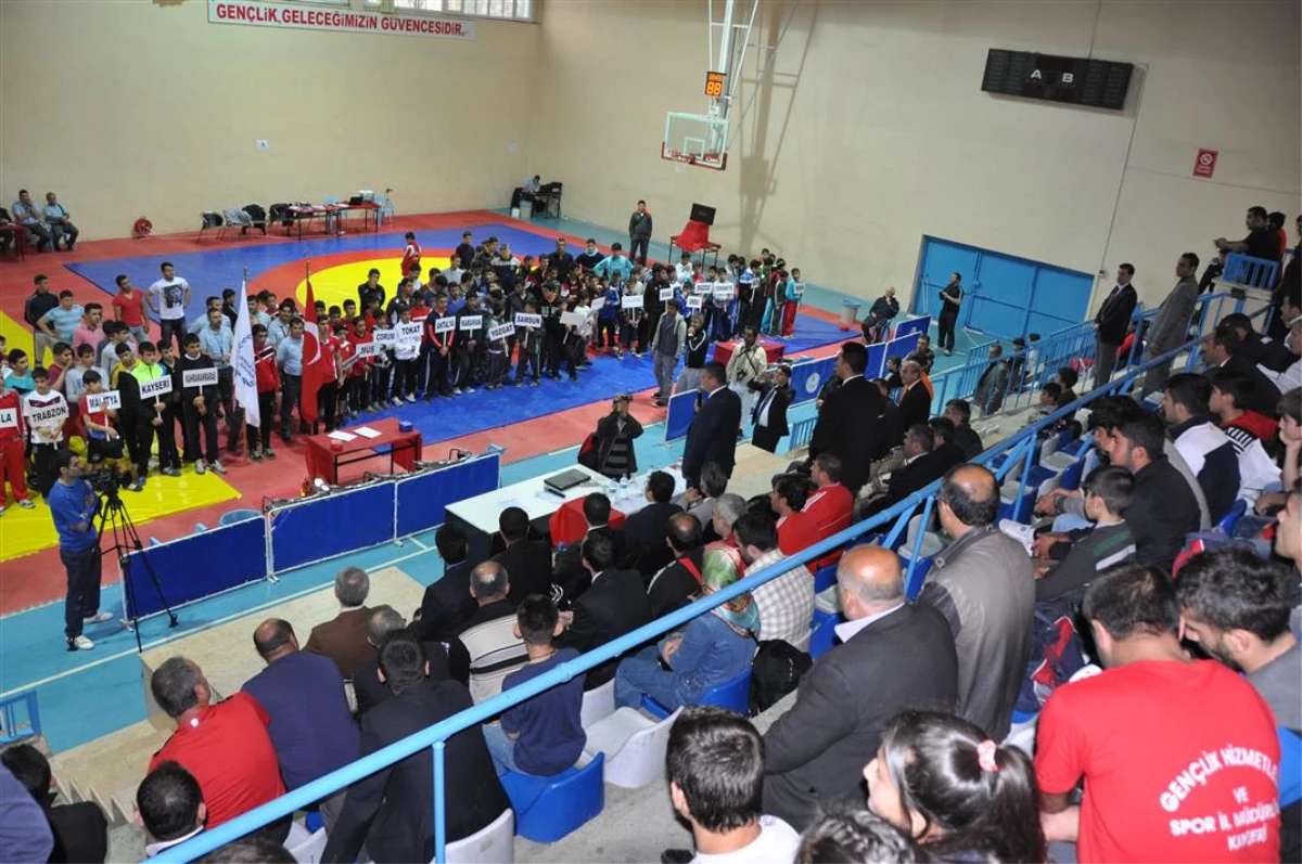 Vali Arslan Okul Sporları Güreş Türkiye Şampiyonasına Katıldı