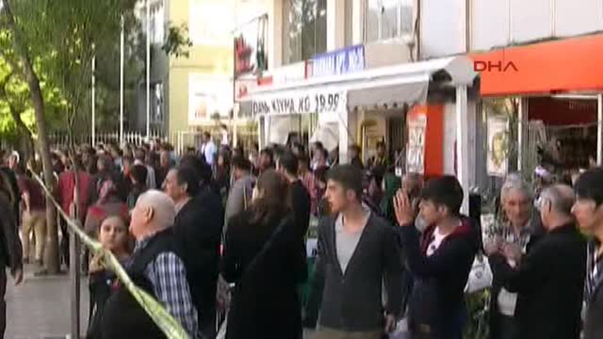 6 Katlı Binanın Çatısında İntihar Girişimi