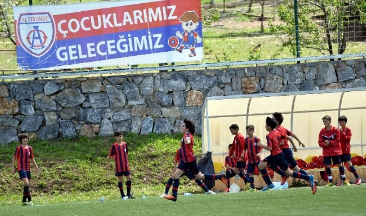 Altınordu 2. Uluslararası U12 Cup\'ta Futbol Şöleni Yaşandı