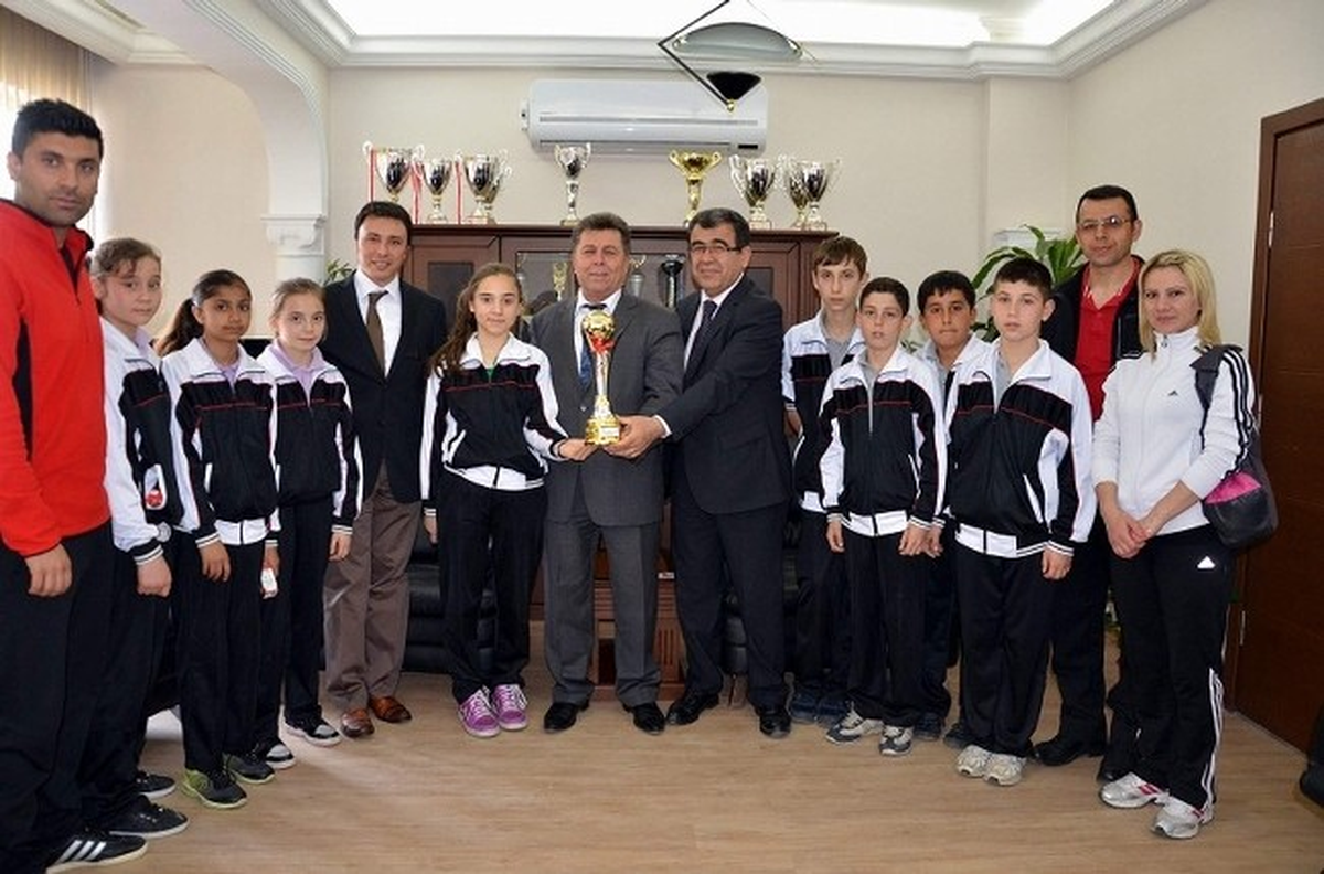 Aydınlı Küçük Kızlar Badmintonda Türkiye 2.si Oldu