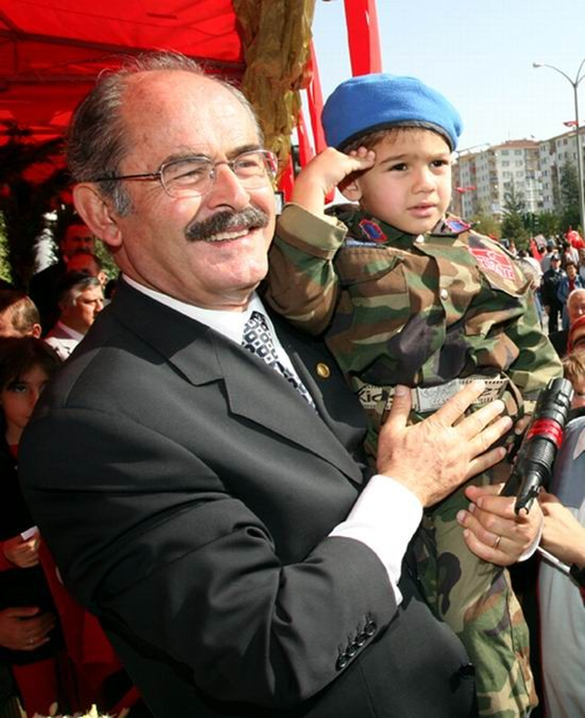 Başkan Büyükerşen\'in 23 Nisan Mesajı