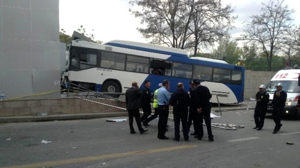 Ankara\'da Trafik Kazası: 2 Ölü