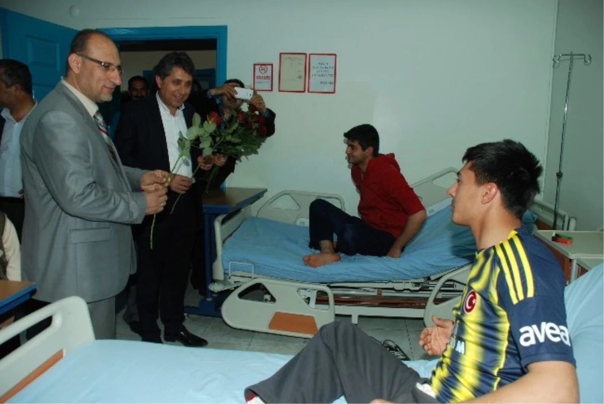 Belediye Başkanı Yavuz ve Müftü Solmaz\'dan Hastalara Ziyaret
