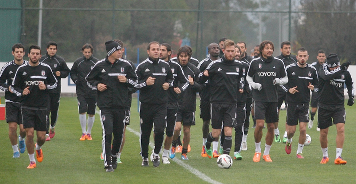 Beşiktaş\'ın Derbi Kabusu Sürüyor
