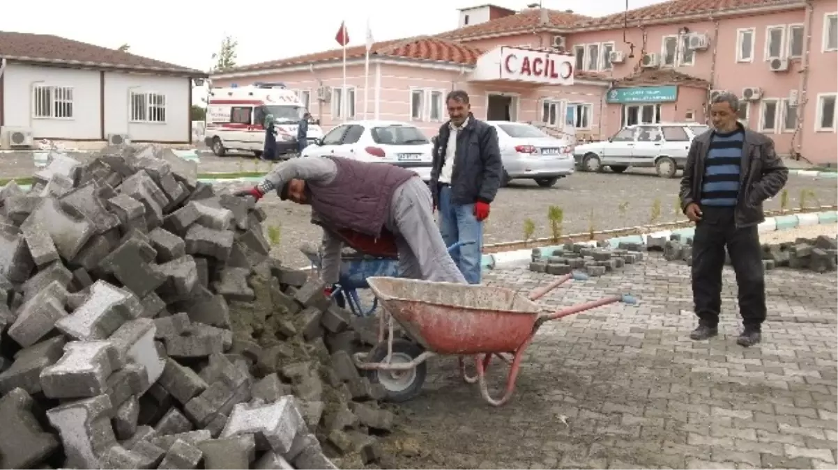 Bozova Devlet Hastanesi Bahçesinde Kilit Parke Çalışması