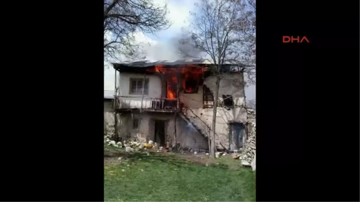 Buzdolabının Buzunu Eritmek İsterken Evi Yaktı