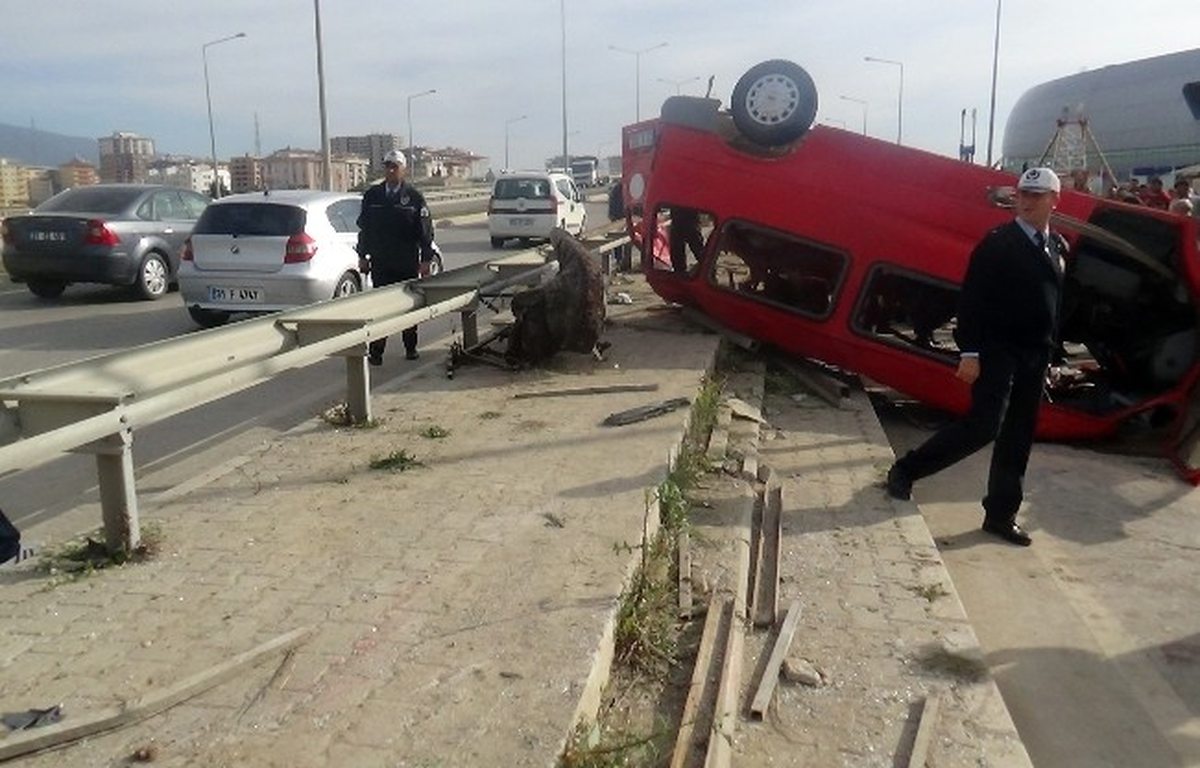Hatay\'da Trafik Kazası: 3 Ölü, 9 Yaralı