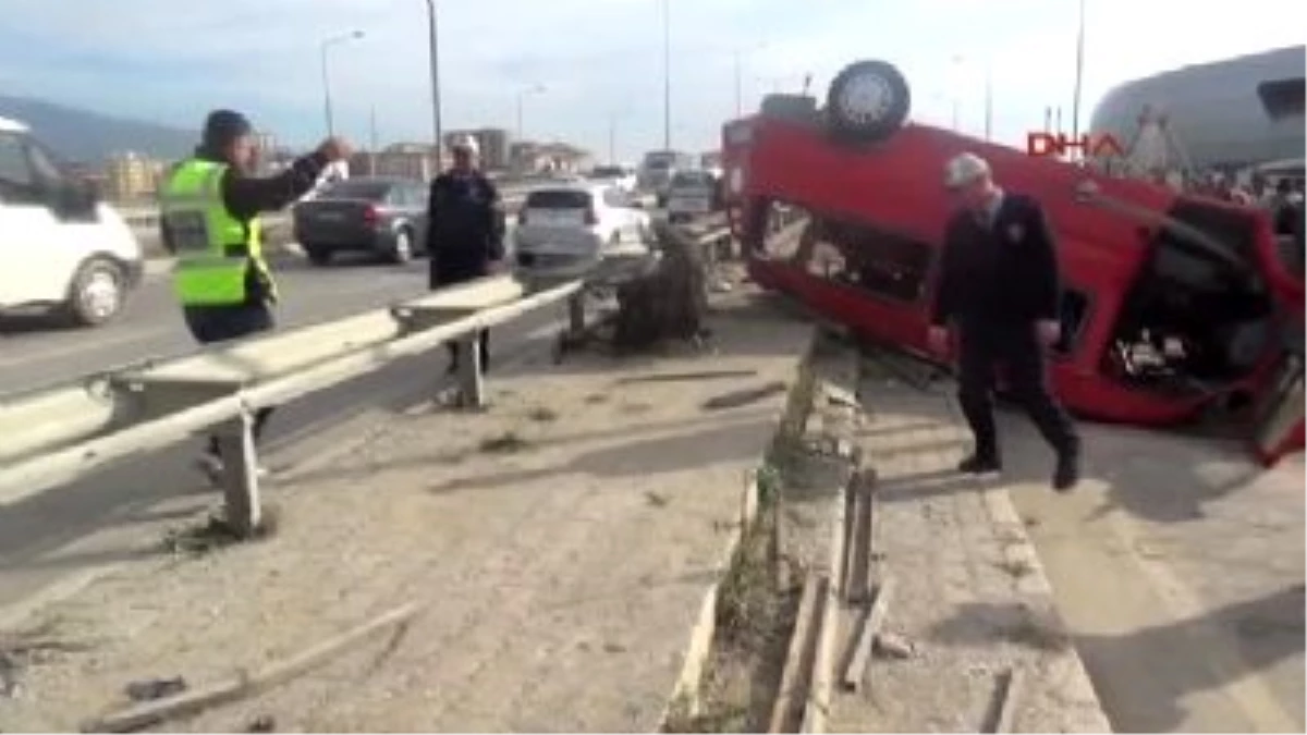 Hatay\'da İşçi Servisi Üst Geçitten Uçtu: 3 Ölü, 10 Yaralı