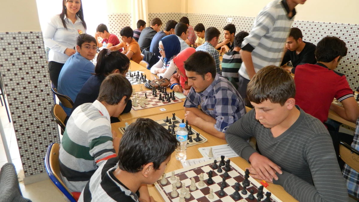 Kozan\'da 23 Nisan Satranç Turnuvası Düzenlendi