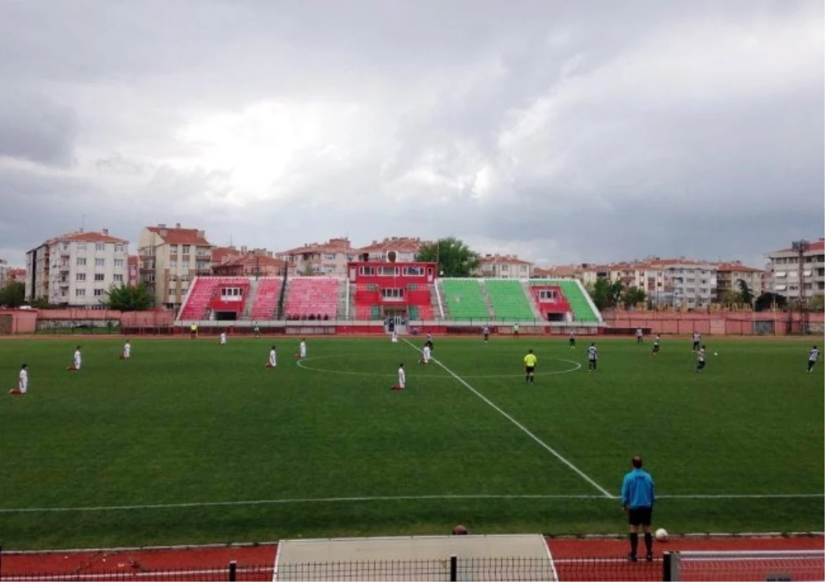 Küme Düşen Lüleburgazspor Futbolcuları, Taraftarları Oturarak Protesto Etti