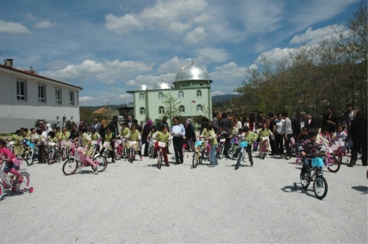 Minik Pedallar" Kampanyasında 59 Öğrenciye Bisiklet Hediye Edildi