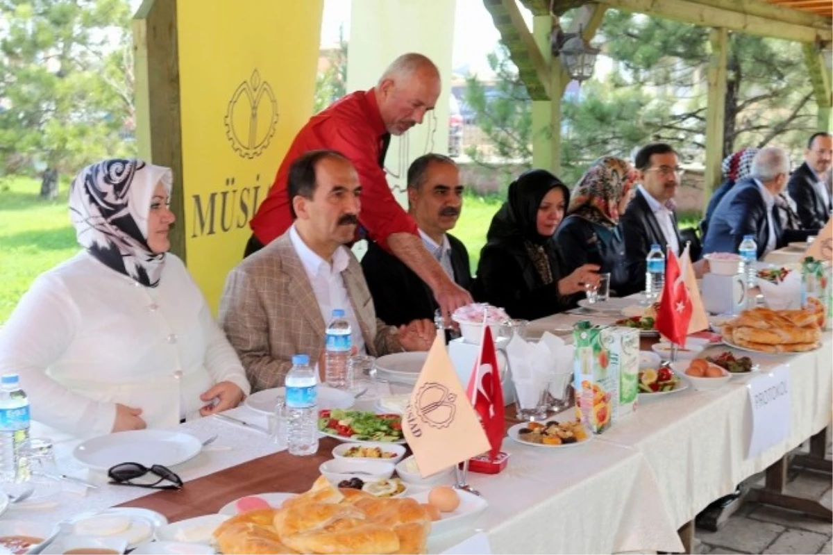 Sivas Belediye Başkanı Aydın, Müsiad Üyeleriyle Bir Araya Geldi