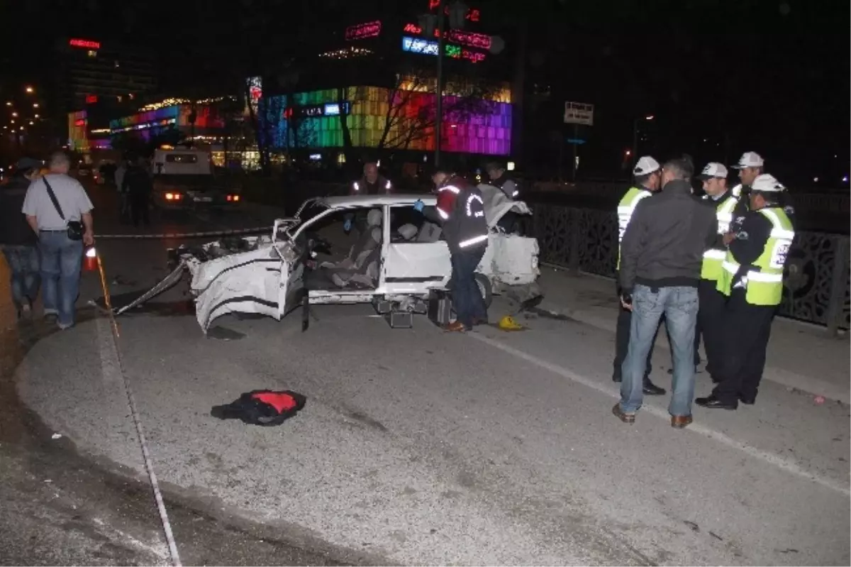 Trafik Kazasında Köprüden Irmağa Düşen Genç Öldü