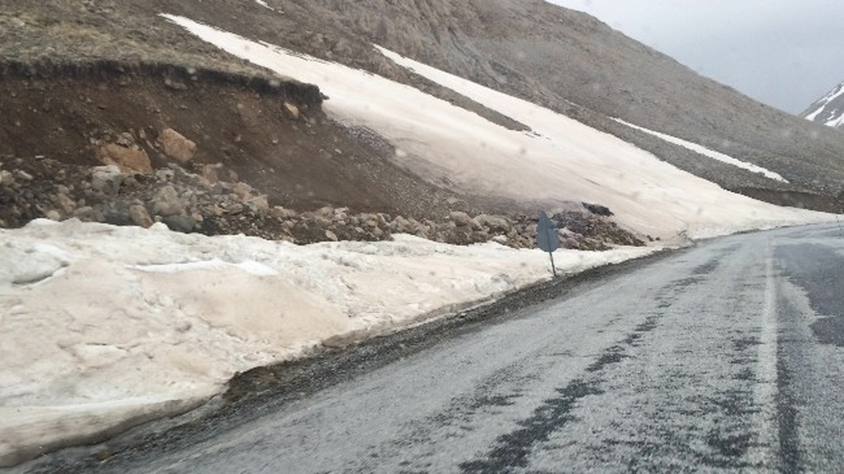 Van-Bahçesaray Yolu 4 Saat Sonra Ulaşıma Açıldı
