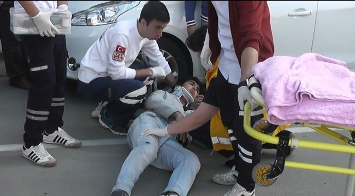 Yayanın Dalgınlığı Sonucu Ayağının Üzerinden Otomobil Geçti