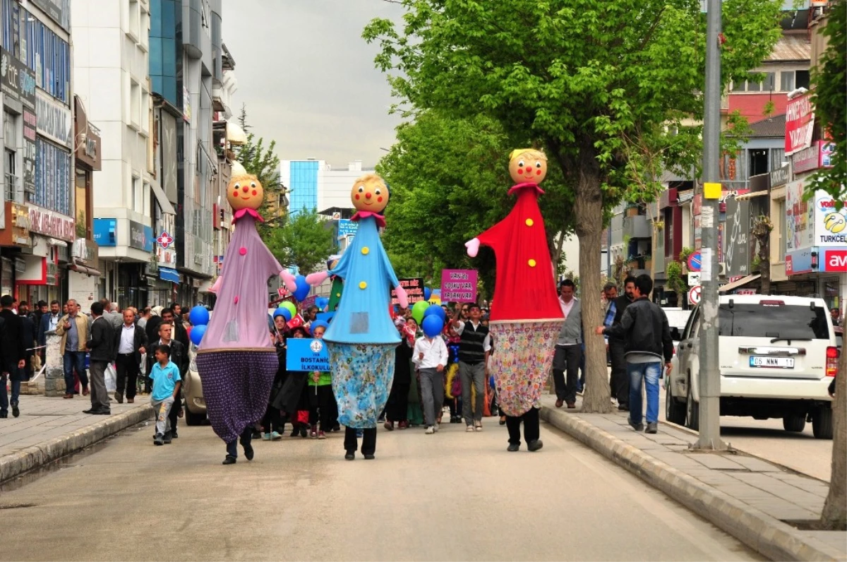 Van Akdamar Çocuk ve Gençlik Tiyatroları Şenliği Başladı