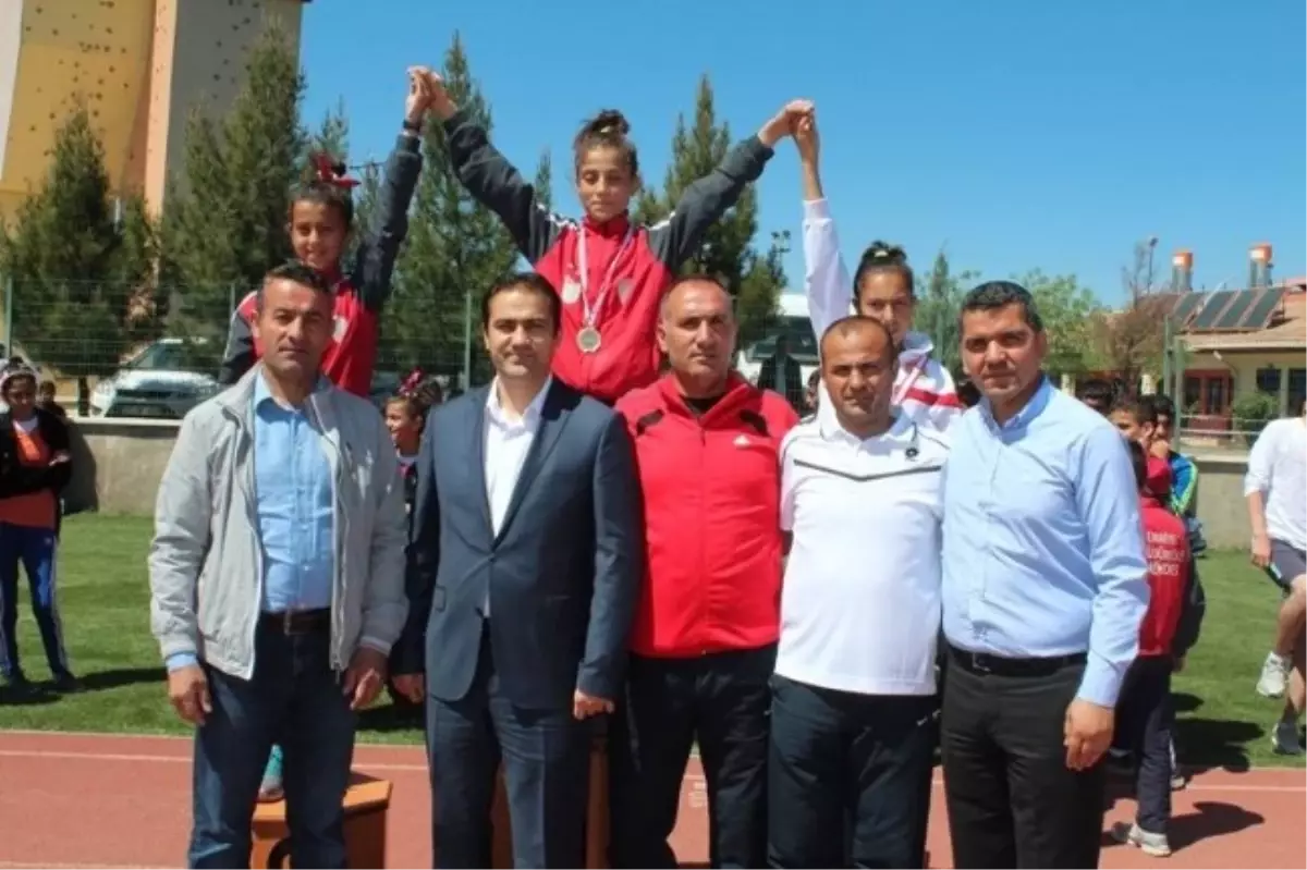 23 Nisan Şampiyonları Emniyetspor\'dan