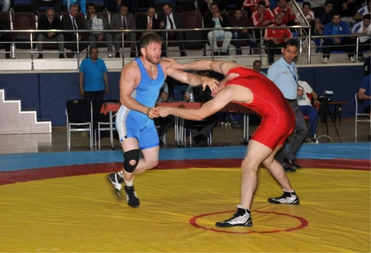 Akü\'de Gerçekleştirilen Türkiye Güreş Şampiyonası Sona Erdi