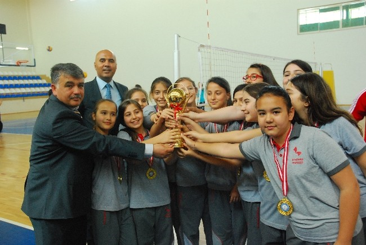 Başarı Koleji Minik Kız Voleybol Takımı Şampiyonu Oldu