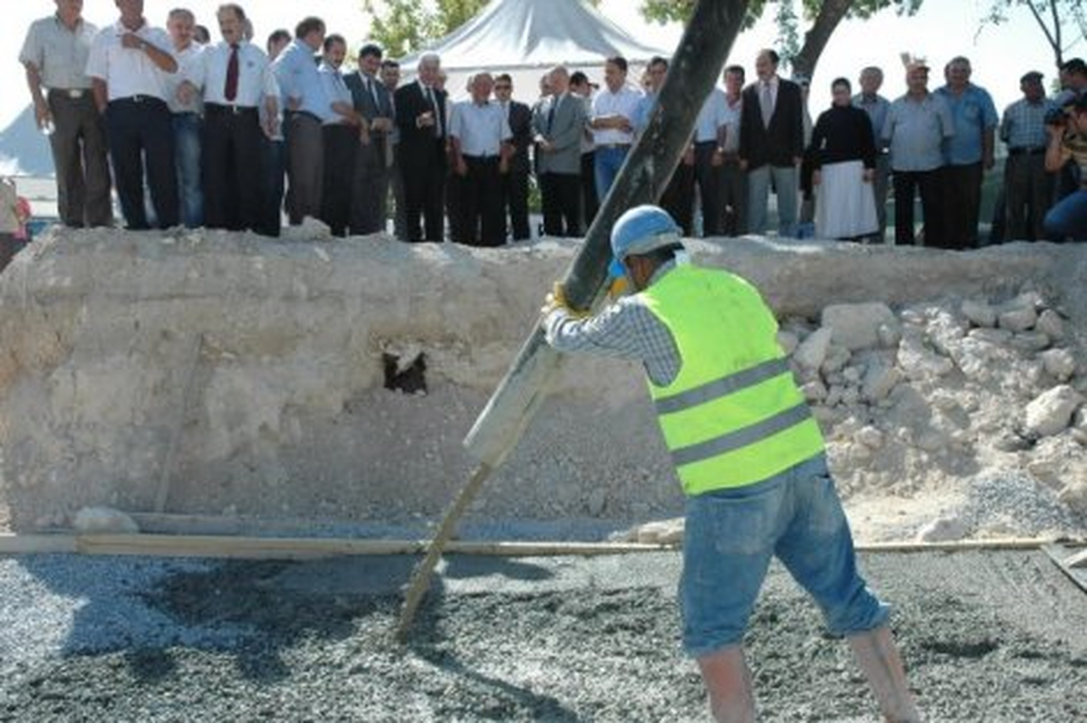 Karaman Belediye Başkanı Çalışkan, Cami İnşaatını İnceledi
