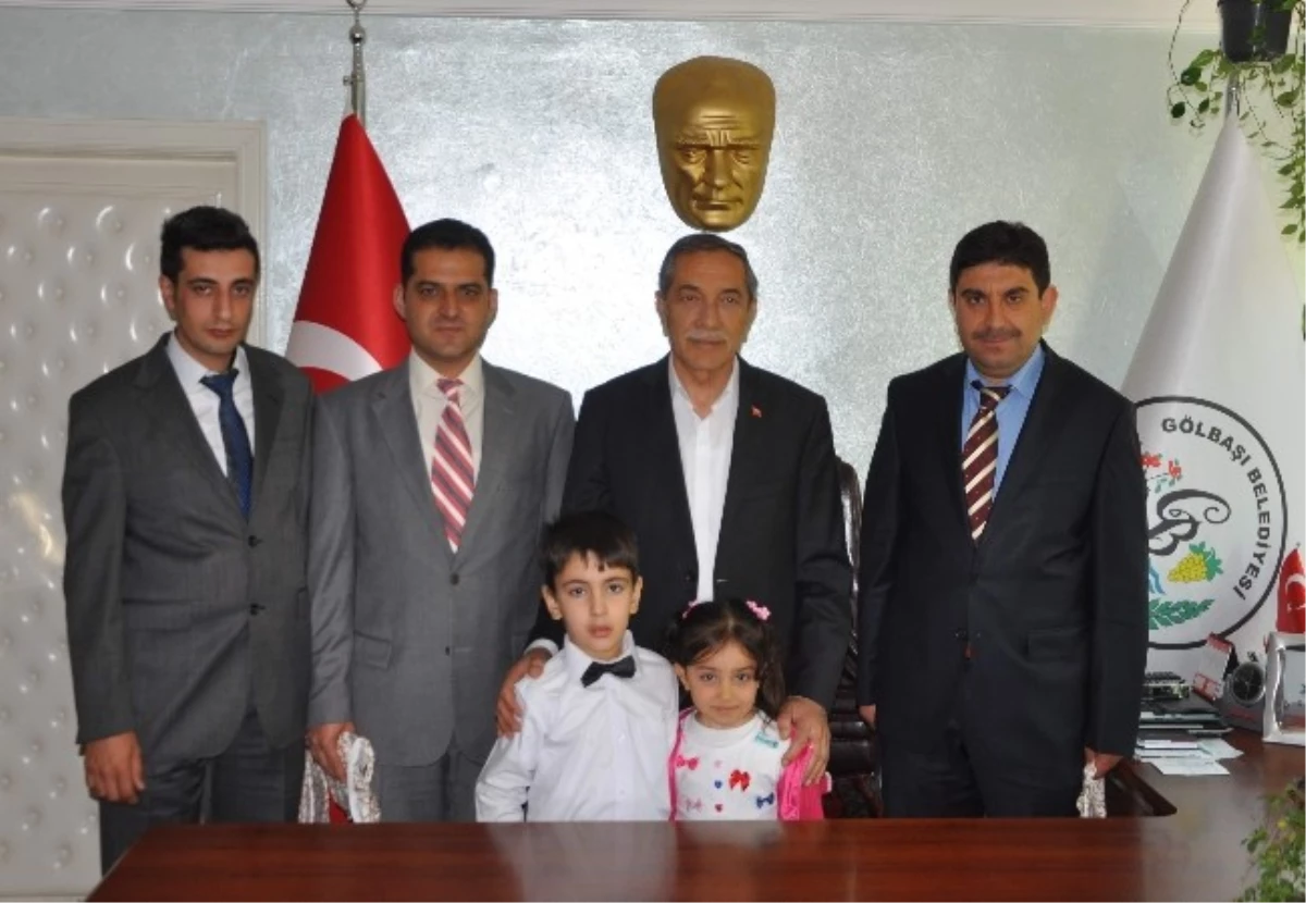 Başkan Özdemir, Koltuğunu Küçük Başkanlara Devretti