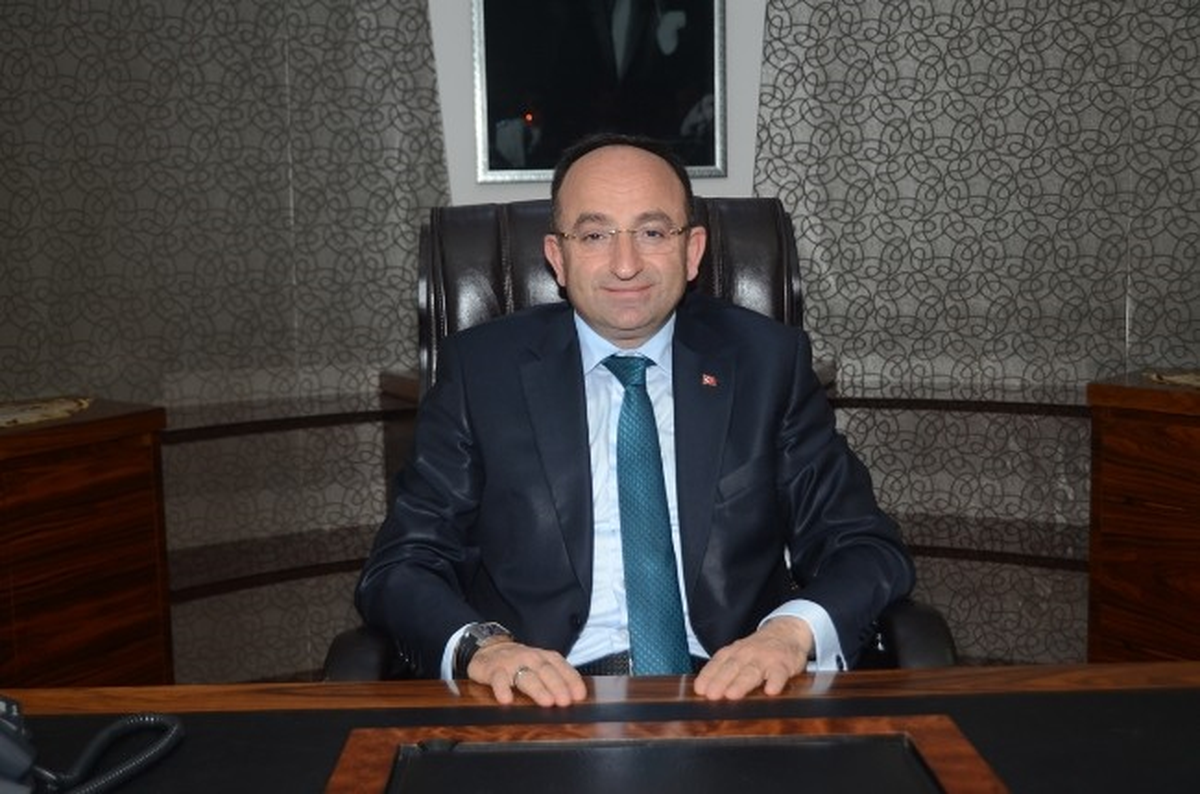 Kartepe Belediye Başkanı Üzülmez\'den 23 Nisan Masajı