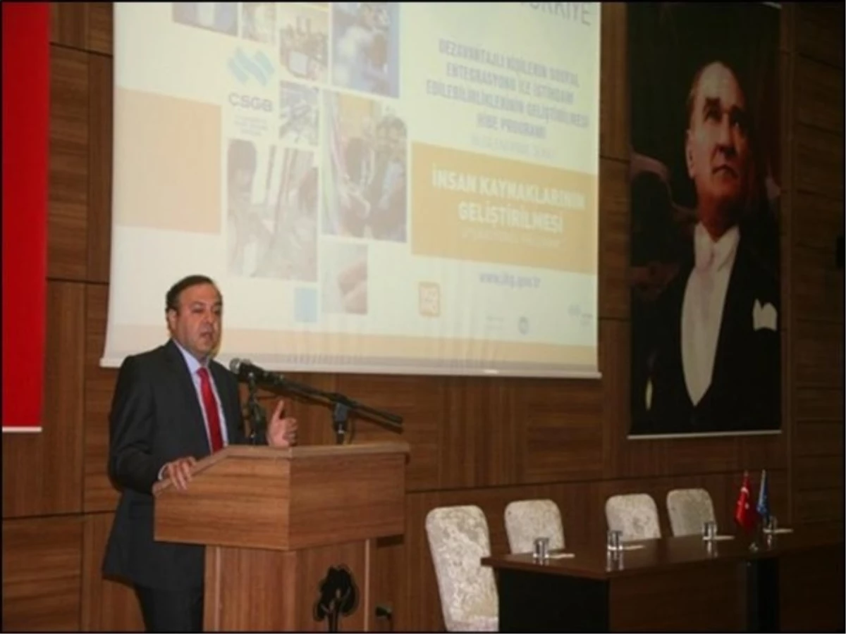 Çalışma ve Sosyal Güvenlik Bakanlığı AB Fonları Daire Başkanı Aksoy\'un Açıklamaları