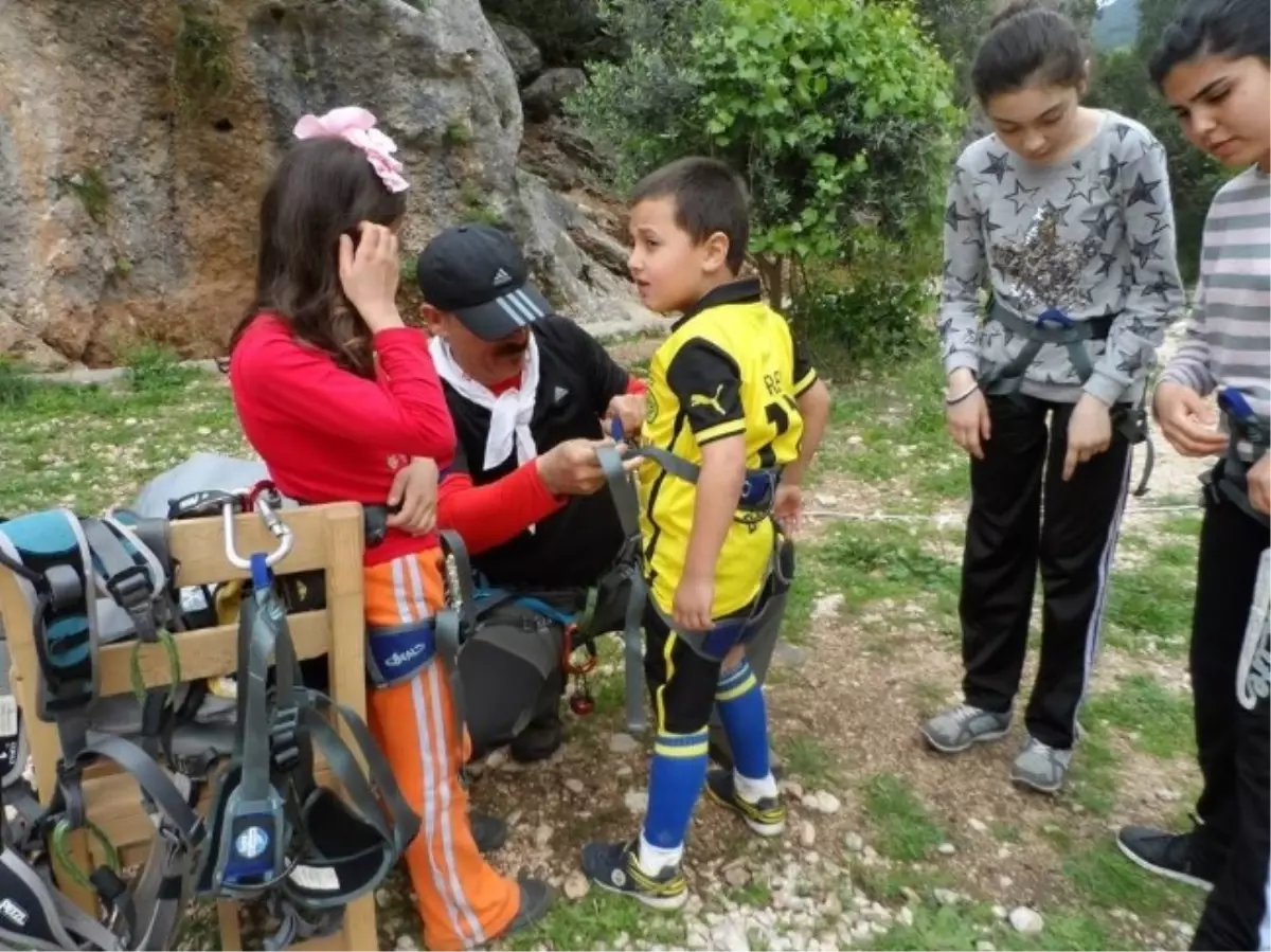 Çocuklar Doğa Yürüyüşü ve Kaya Tırmanışı Yaptı