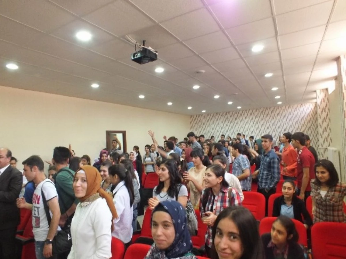 Diyarbakırsporlu Futbolcular Öğrencilerle Buluştu