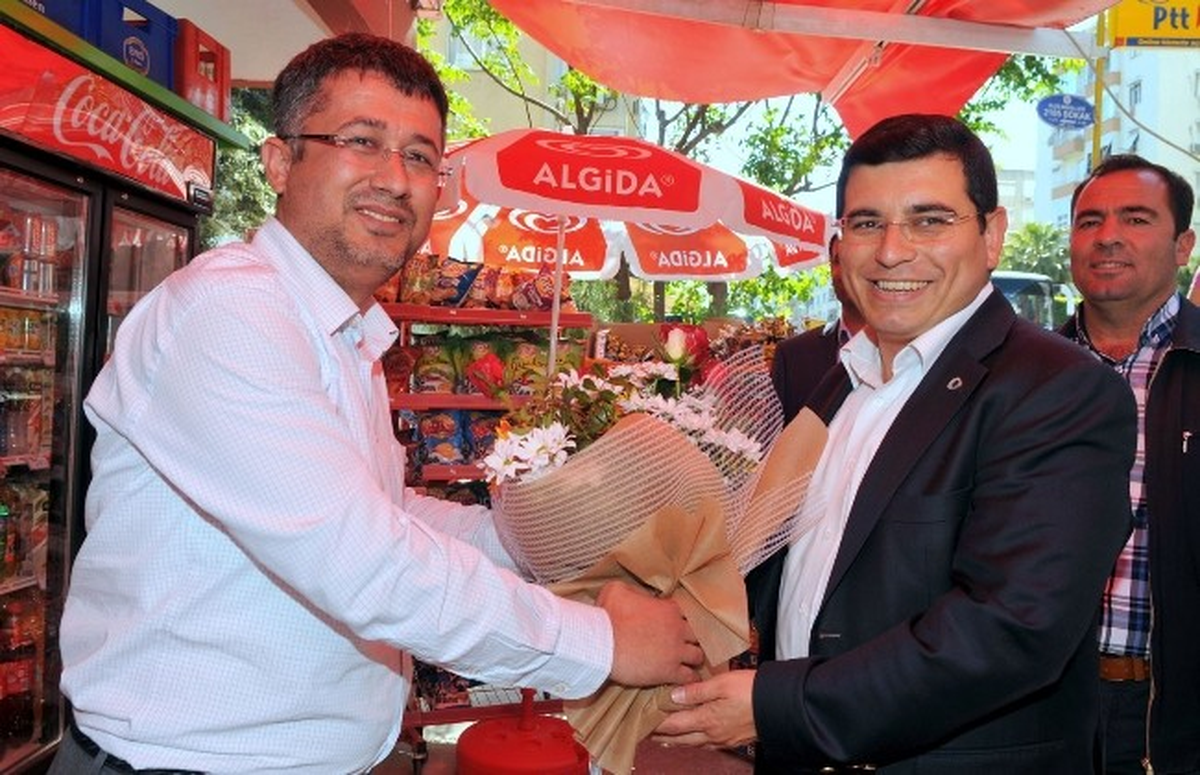 Esnaftan Başkan Tütüncü\'ye Çiçek
