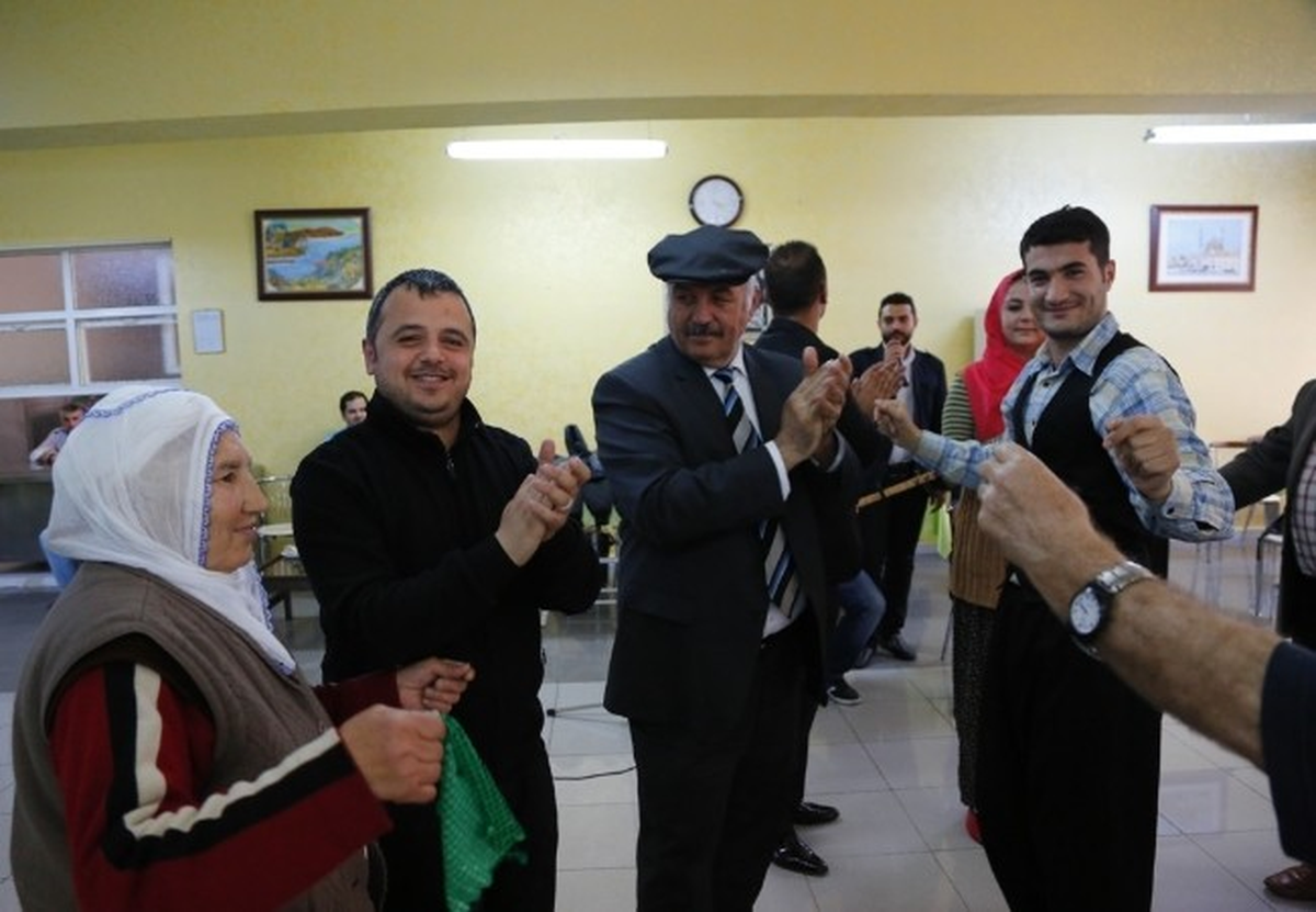 Huzurevi\'nde Tiyatro Gösterimi Yapıldı