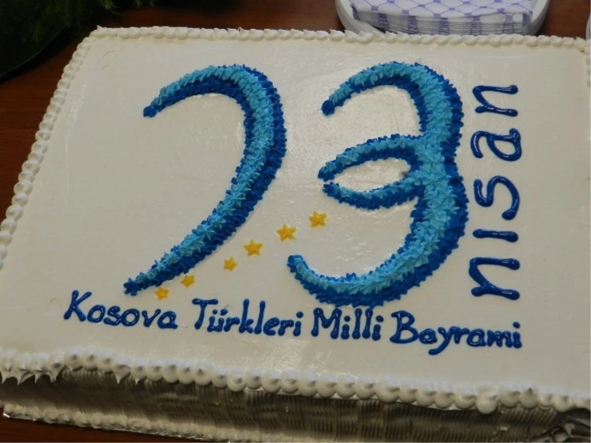 İşler, Kosova\'da Türk Çocuklarla 23 Nisan Pastasını Kesti