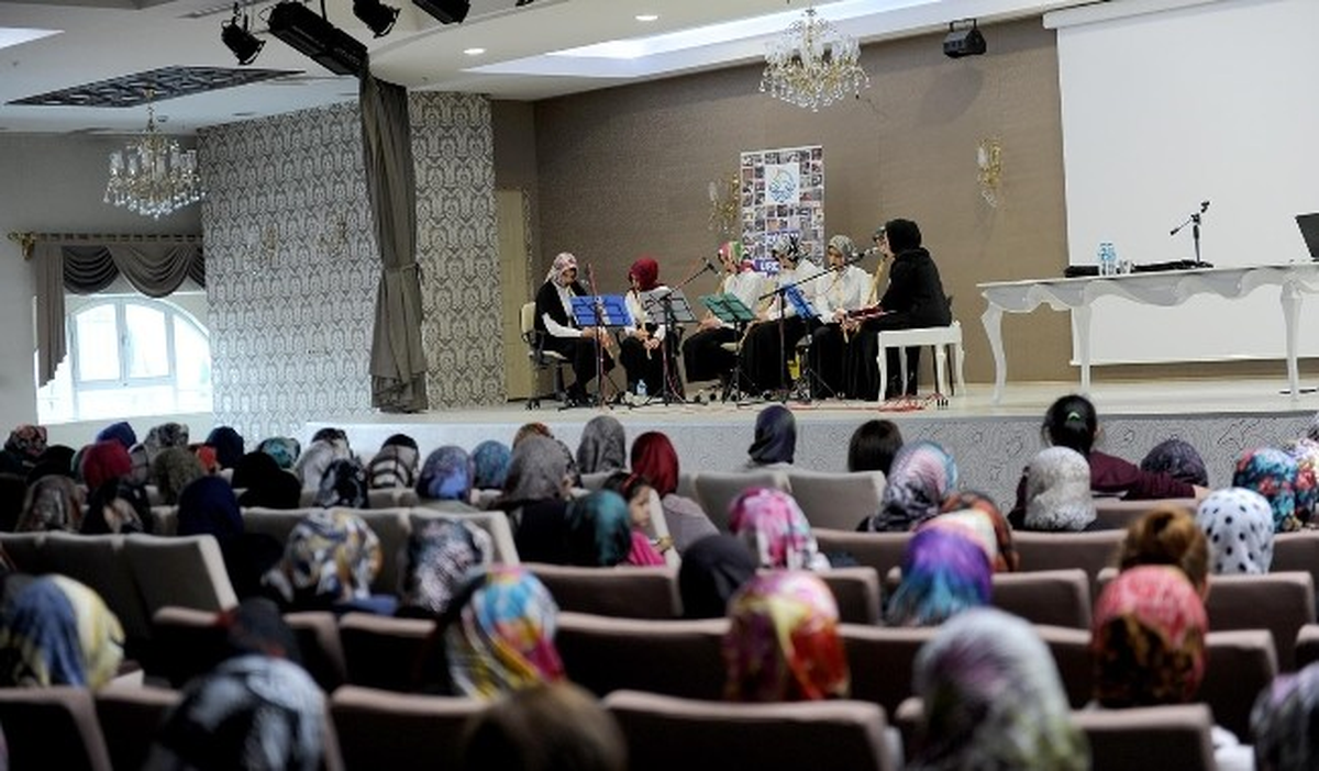 Komek ve Hanım Lokalleri Kutlu Doğum Programı Düzenledi