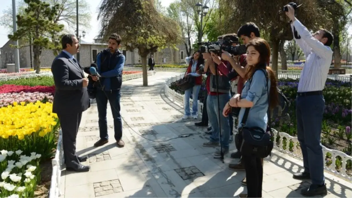 Konyalılar Alaeddin Tepesi\'ndeki Lale Bahçesine Akın Etti