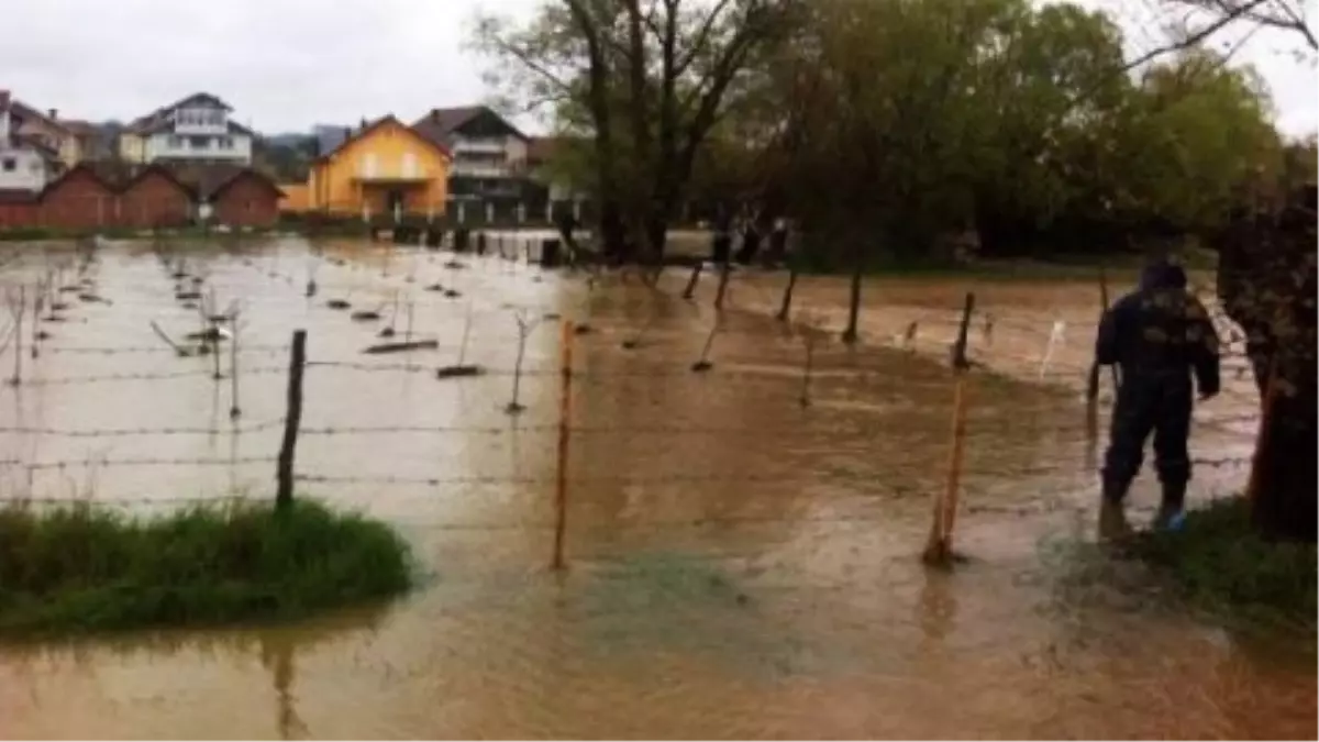 Kosova Yağmura Teslim Oldu