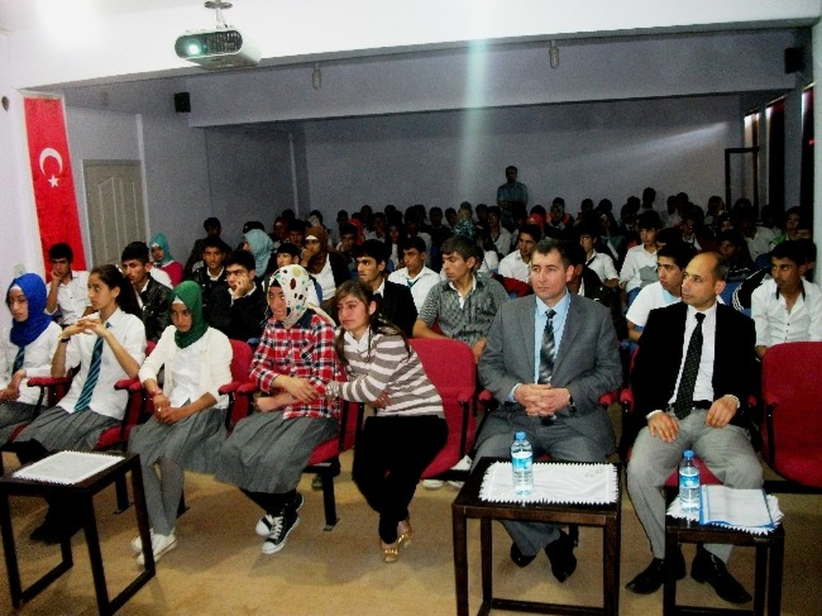 Lise Öğrencilerine Uyuşturucu Semineri Verildi