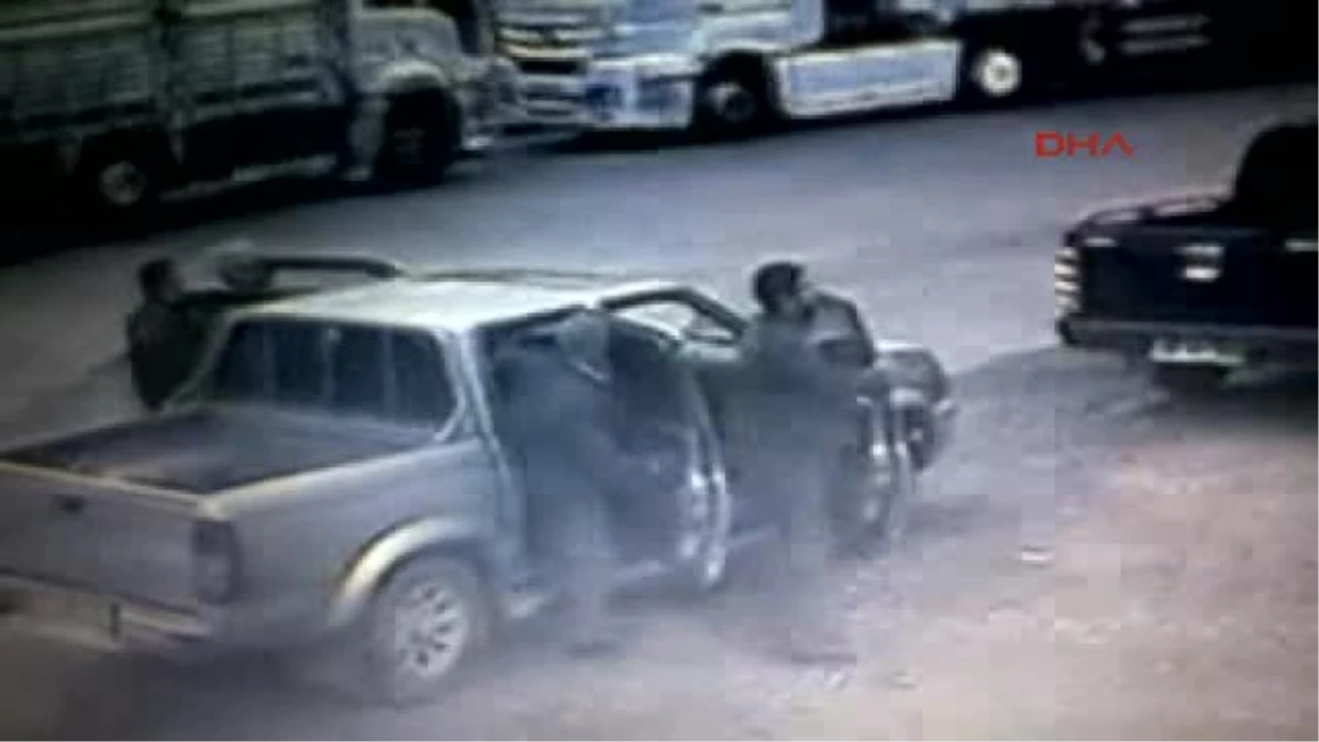Mardin\'de 2 Kişinin Vurulduğu Anlar Güvenlik Kamerasında