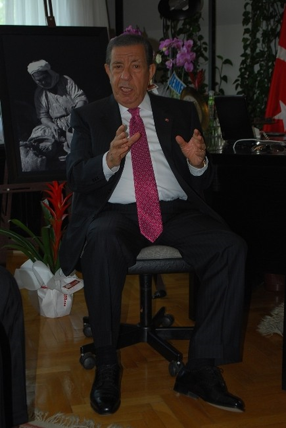 MHP\'li Oral\'dan, Kayda\'ya Tebrik Ziyareti
