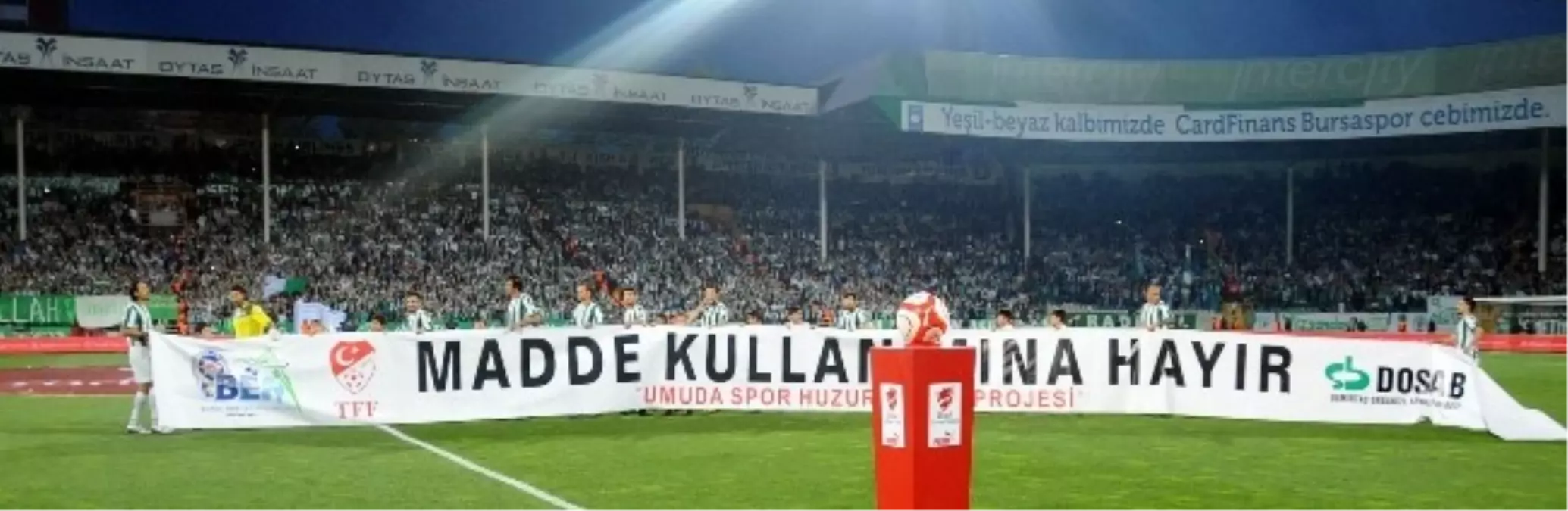 Miniklerden Maçlarda \'Uyuşturucuya Hayır\' Pankartı