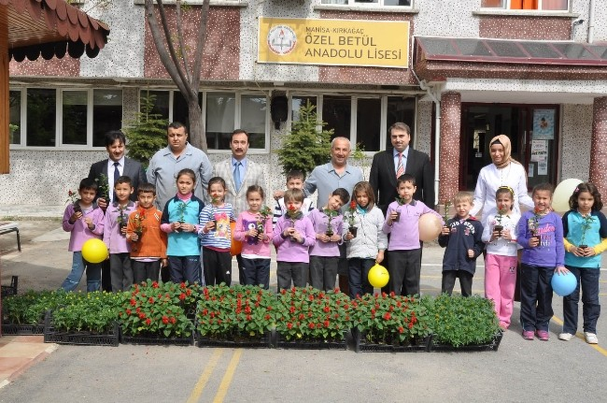 Öğrenciler Peygamberimiz İçin 4 Bin 800 Çiçek Dikti