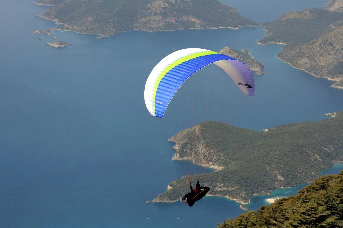 Ölüdeniz Semaları Yamaç Paraşütleriyle Renklendi