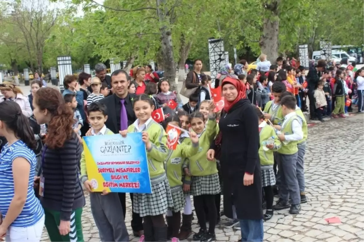 Suriyeli Öğrenciler, Çocuk Şenliğinde Doyasıya Eğlendi