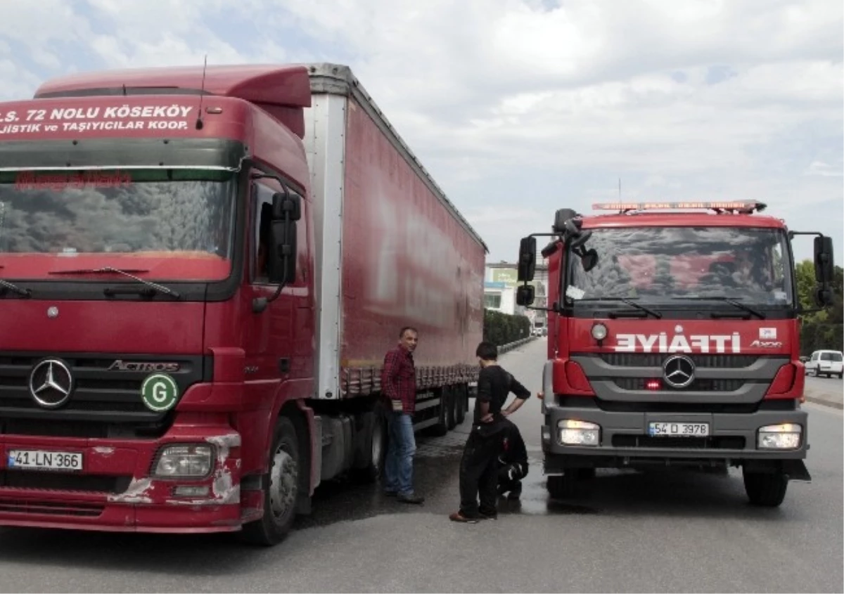 Tır\'ın Lastiğinde Çıkan Yangın Korkuttu