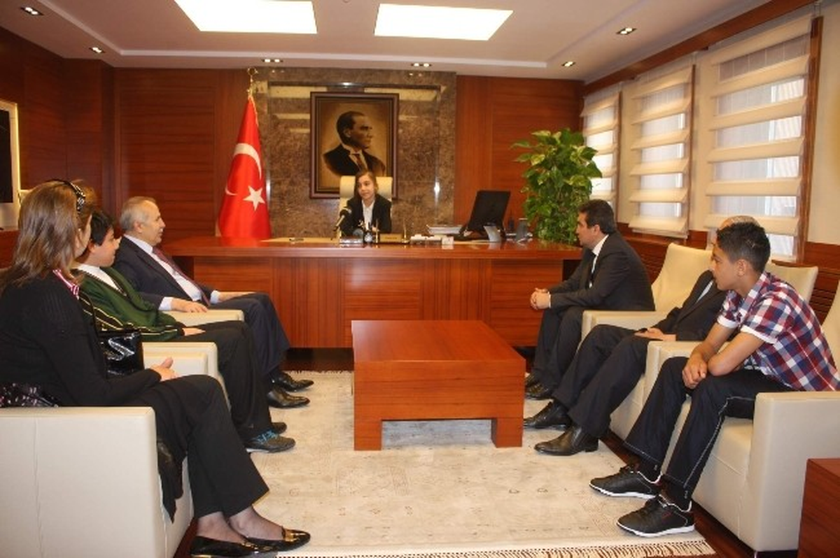 Türk, Libya ve Yemenli Çocuklardan Vali Ata\'ya Ziyaret