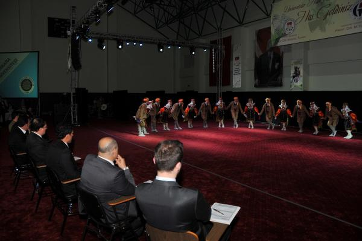 Türkiye Üniversiteler Halk Dansları Şenliği Gaziantep\'te Başladı
