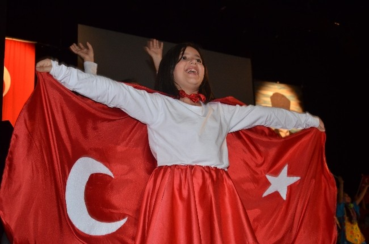 23 Nisan Kutlamaları Kocaeli\'de Renkli Görüntülere Sahne Oldu