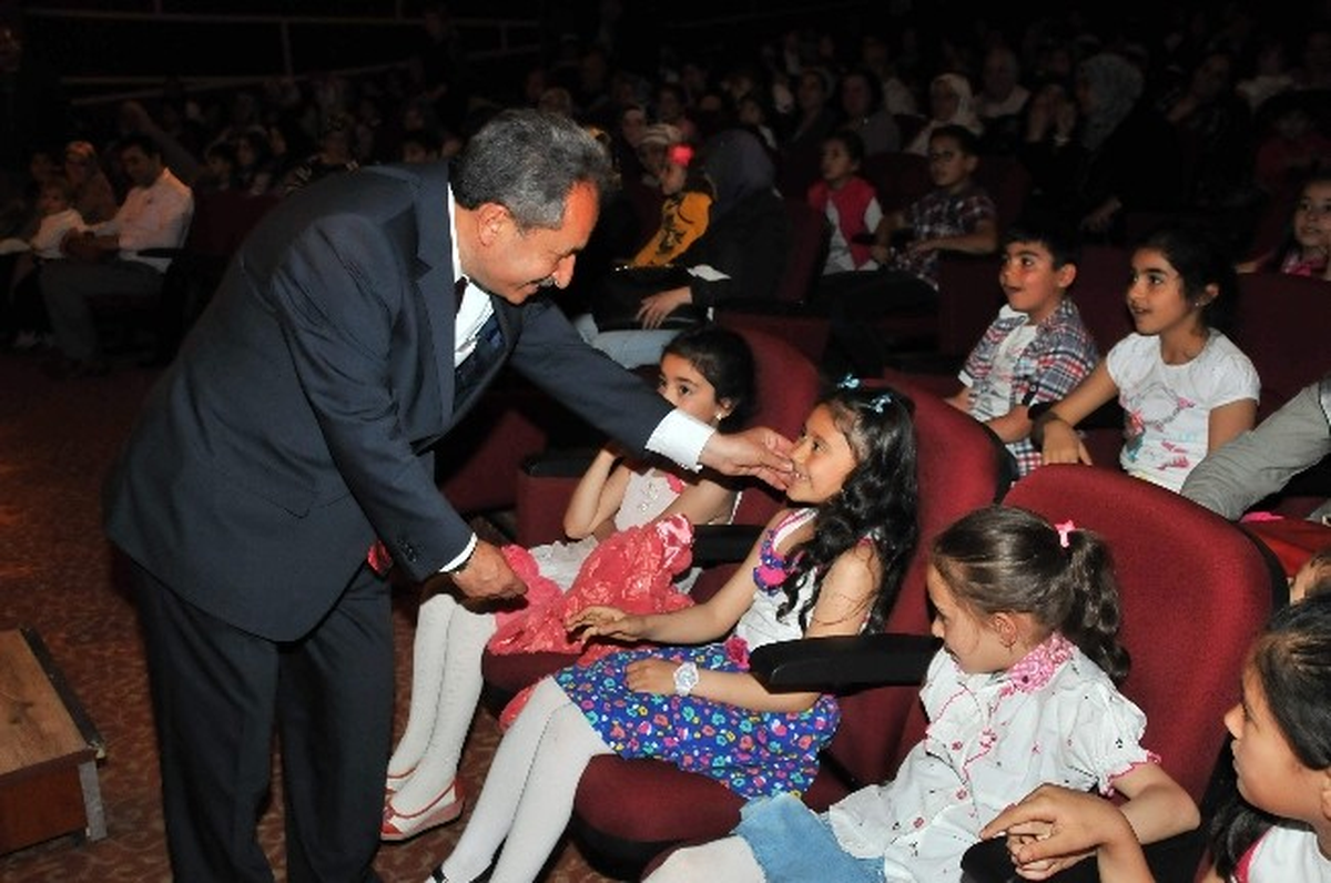 Akşehir Belediyesi\'nden Çocuklara 23 Nisan Sürprizi