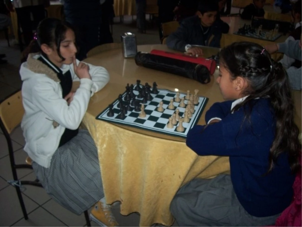 Arpaçay\'da 2. Geleneksel Kaymakamlık Satranç Turnuvası