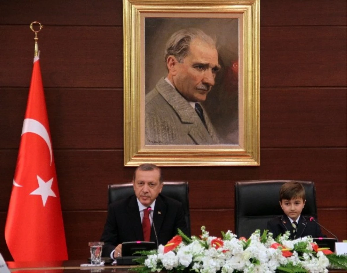 Başbakan Erdoğan, \'Twitter Kullanmıyorum\' Diyen Küçük Çocuğu Alkışladı